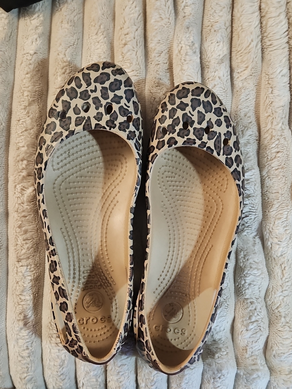 Crocs Leopard Print Women's Ballet Flats - Beige/Black
